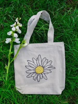 Daisy - Tote bag by Homesy Hues