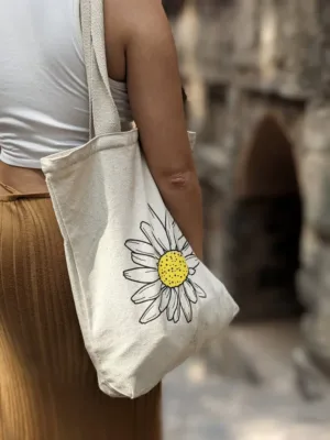 Daisy - Tote bag by Homesy Hues